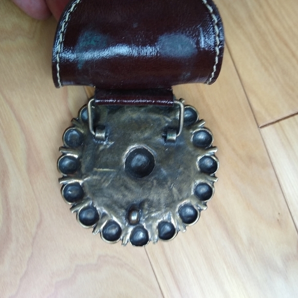 😊 Brown patent leather belt with a round buckle - Picture 6 of 6